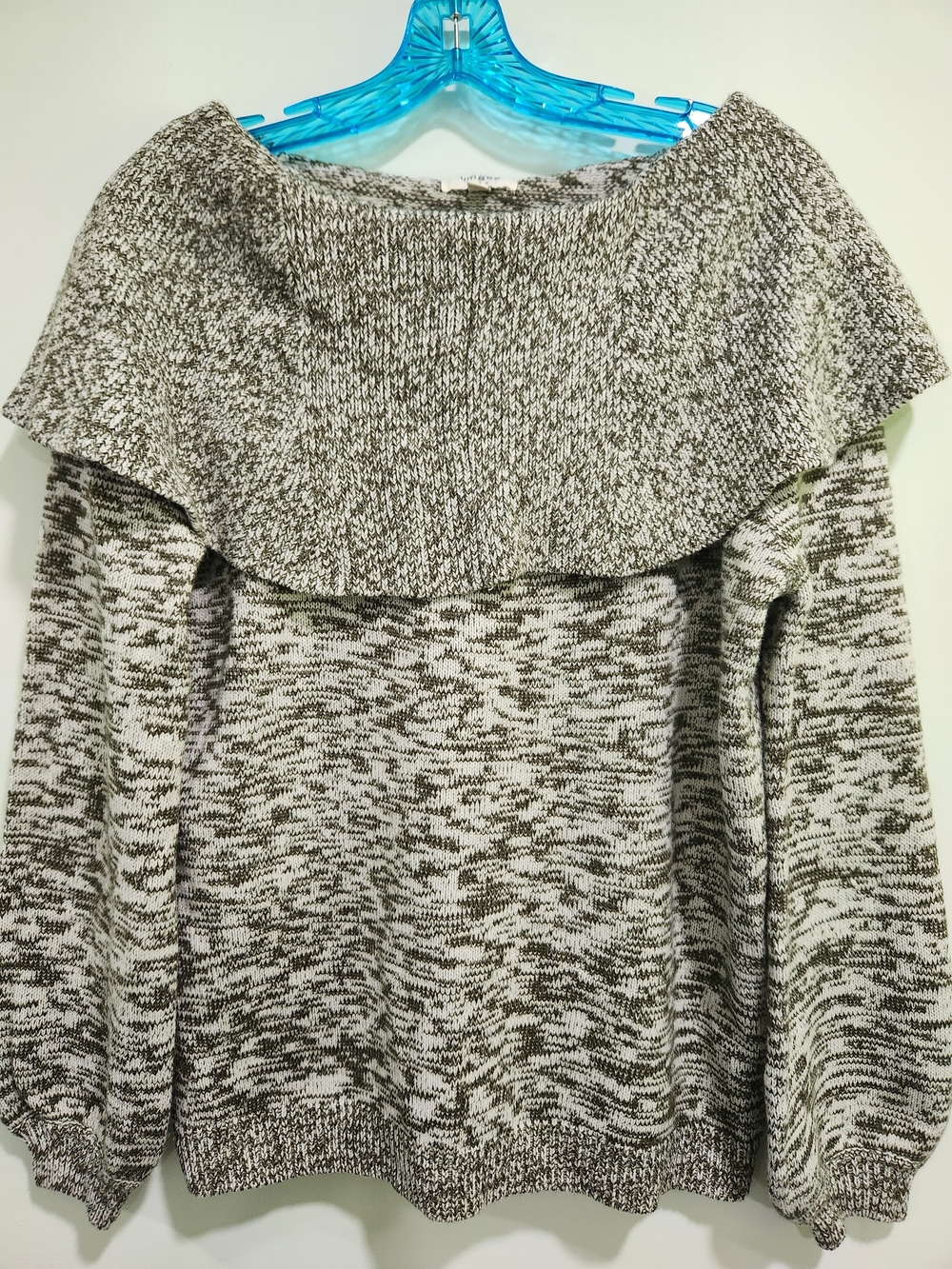 Off-Shoulder Marled Knit Sweater - Gray/White